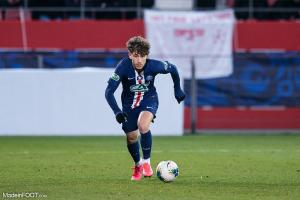 Adil Aouchiche, le jeune milieu de terrain offensif du PSG.