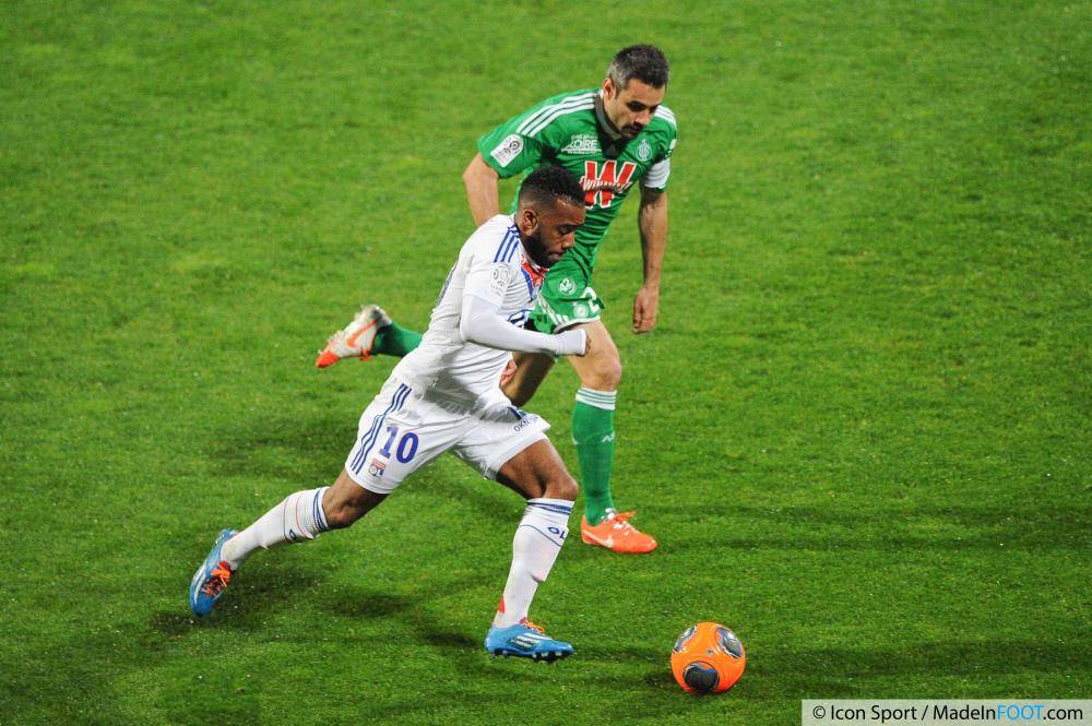 Perrin, ici au duel avec Lacazette