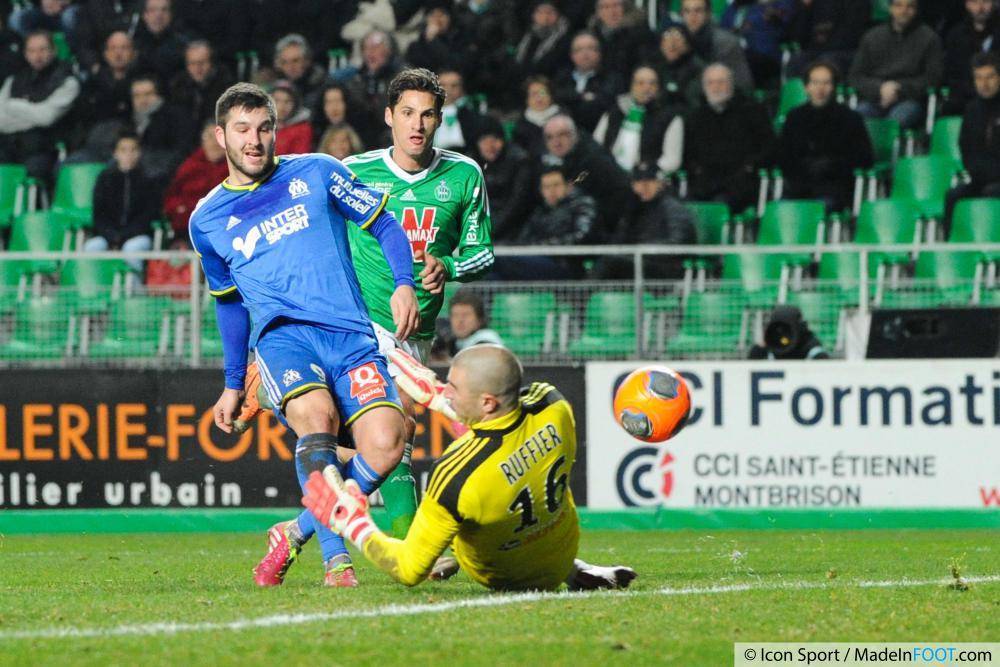 Ruffier enlève la balle de break à Gignac