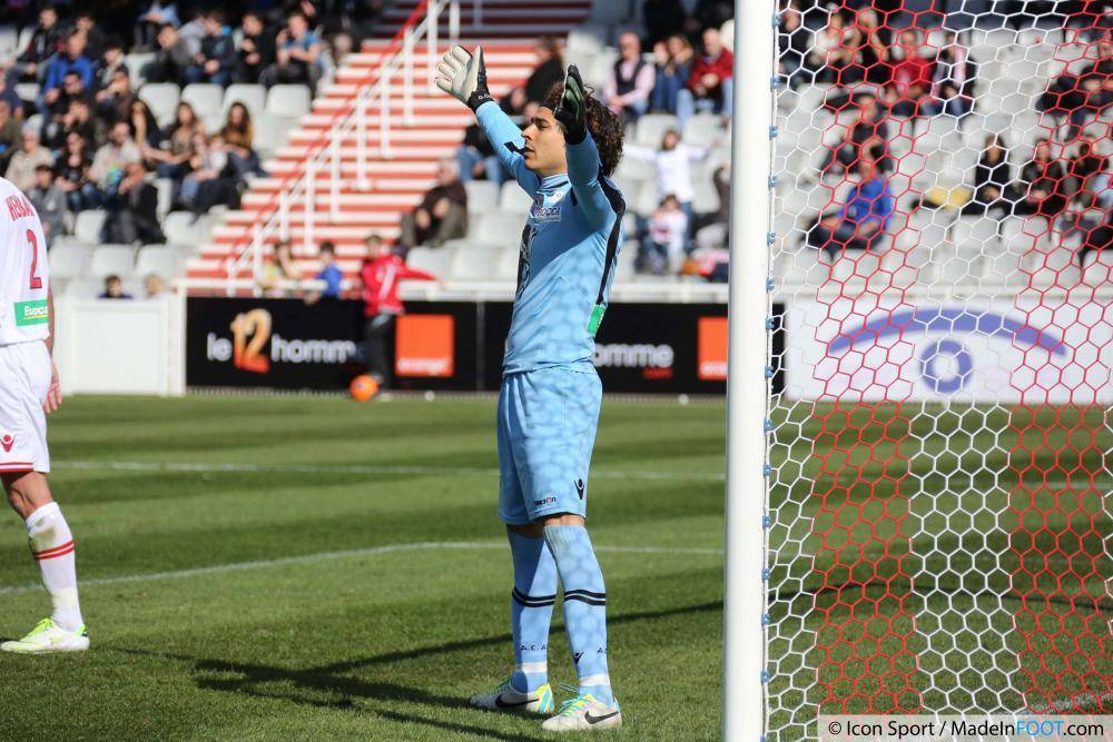 Ochoa est courtisé par de nombreuses formations