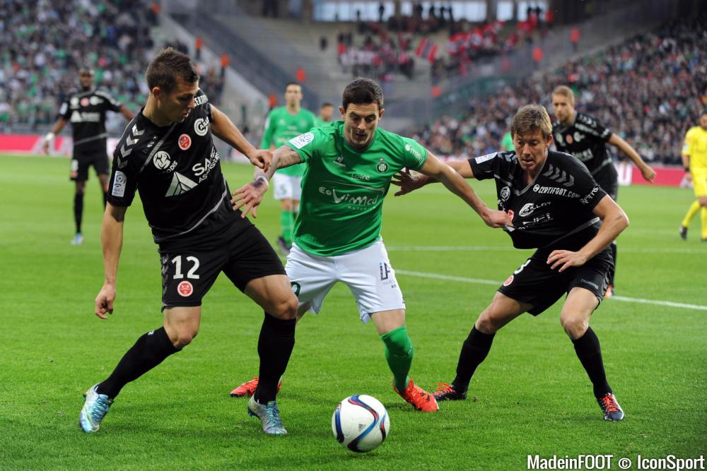 Nolan Roux (ASSE) se montre à son avantage lorsqu'il évolue sur le côté droit de l'attaque ligérienne.