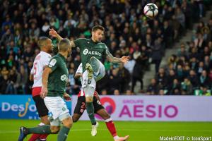 L'AS Saint-Etienne cherche une doublure à Mathieu Debuchy.