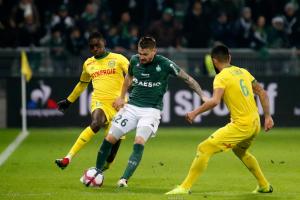 Mathieu Debuchy (ASSE), ici face au FC Nantes.