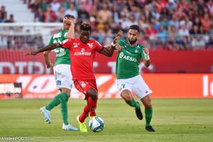 Didier Ndong, le milieu de terrain du Dijon FCO, ici face à l'AS Saint-Etienne.