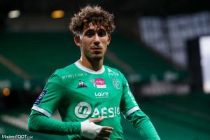 Adil Aouchiche, le milieu de terrain offensif de l'AS Saint-Etienne.