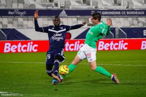 Duel pour le ballon lors de FCGB-ASSE