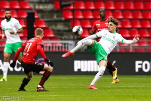 Cette saison, Adil Aouchiche a disputé 31 matchs sous les couleurs de Saint-Étienne, pour 2 buts et 5 passes décisives