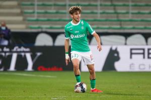 Adil Aouchiche, le milieu de terrain offensif de l'AS Saint-Etienne.