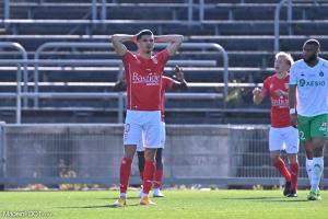 Zinedine Ferhat, le milieu de terrain offensif du Nîmes Olympique (Ligue 2).