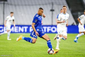 Alexander Djiku, le défenseur central ou milieu de terrain défensif du RC Strasbourg Alsace.
