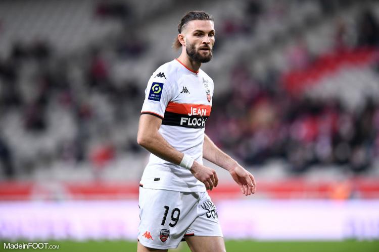 Mercato - Un ancien Vert ciblé au poste de défenseur central